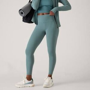 Athleta • Salutation Stash Pocket 7/8 Tights Leggings EUC